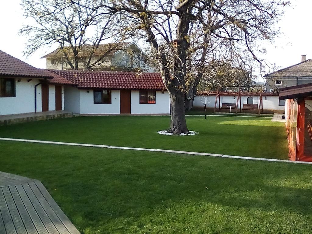 Bolyarski Stan Guest House Veliki Preszlav Kültér fotó